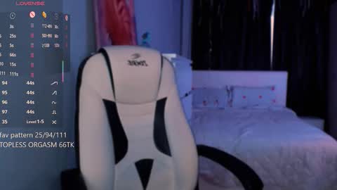 Aura FOLLOW ME online show from February 27, 7:30 am