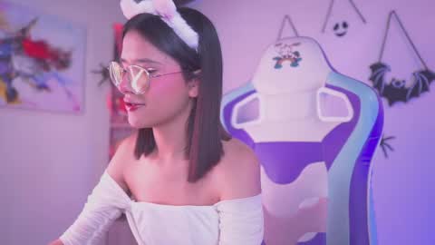 Snapshot of aura_rouss chatting on October 31, 2:13 am aura_rouss online show from October 31, 2:13 am