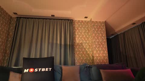 Aurora online show from December 10, 5:50 am