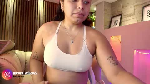 aurora_willow9 online show from December 17, 3:22 am