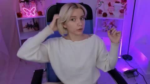 aurorawrenfield online show from November 10, 10:10 am