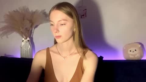Snapshot of autumnroginson chatting on September 25, 3:22 pm Annie online show from September 25, 3:22 pm