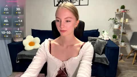Snapshot of autumnroginson chatting on October 22, 3:06 pm Annie online show from October 22, 3:06 pm