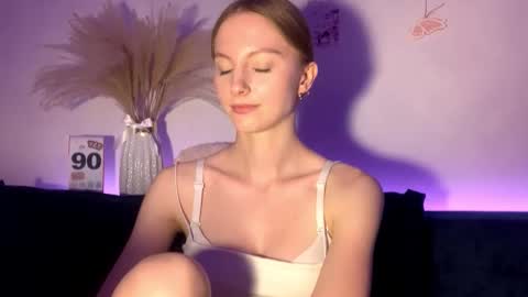 Snapshot of autumnroginson chatting on September 21, 5:44 pm Annie online show from September 21, 5:44 pm