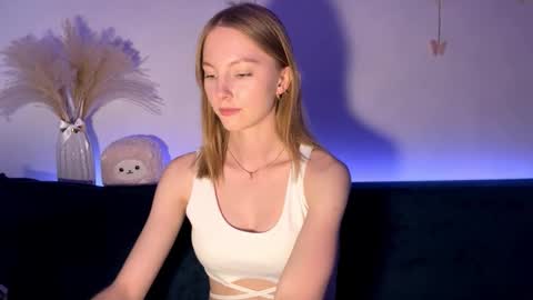 Snapshot of autumnroginson chatting on September 24, 3:11 pm Annie online show from September 24, 3:11 pm