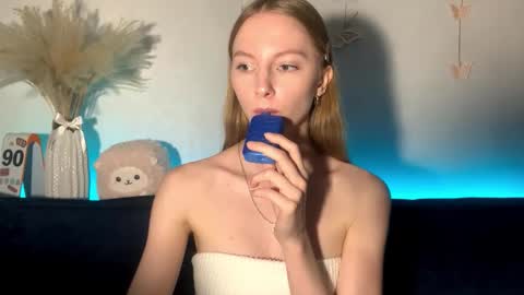 Snapshot of autumnroginson chatting on September 20, 5:33 pm Annie online show from September 20, 5:33 pm