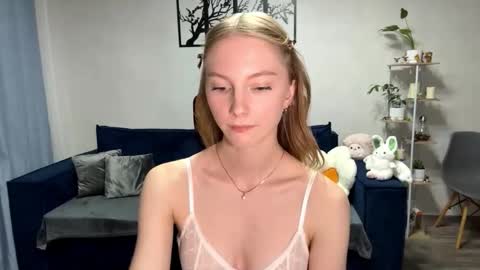 Snapshot of autumnroginson chatting on October 14, 5:59 pm Annie online show from October 14, 5:59 pm