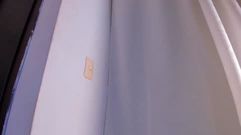 Snapshot of avaline_blanc chatting on January 16, 1:27 am Avaline Help me reach 100 likes TRANSMISSION EVERY DAY FROM 39 PM online show from January 16, 1:27 am