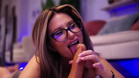 Ava online show from November 29, 8:07 am