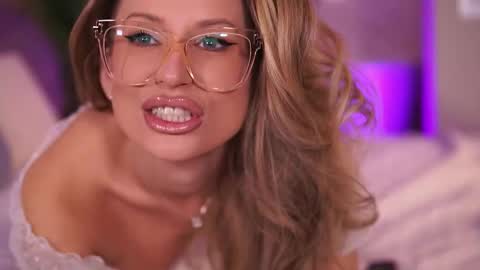 Ava online show from February 26, 4:33 am