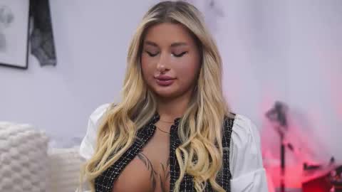 Carina online show from October 21, 9:41 pm