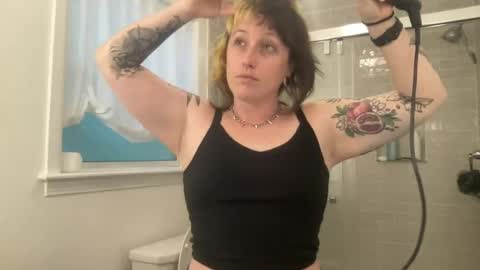 Avery Madison online show from July 17, 11:30 pm