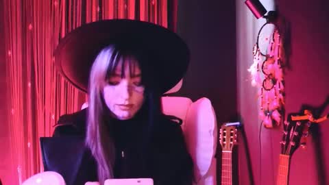 Avriel online show from November 1, 4:27 am