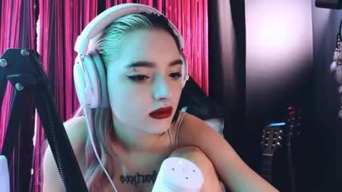 Avriel online show from September 22, 4:33 am