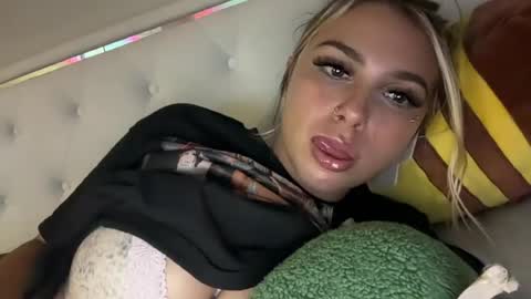 avocadotoocute online show from July 15, 2:27 am