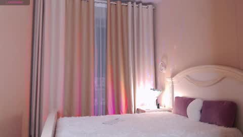 Snapshot of avrora_lew_ chatting on September 15, 9:22 pm Avrora Inst online show from September 15, 9:22 pm