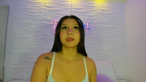 Snapshot of avymilton chatting on December 10, 11:32 am Avy online show from December 10, 11:32 am