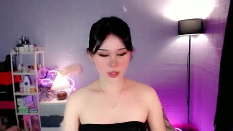 AYAHOSHILOVESYOU online show from March 30, 11:21 am