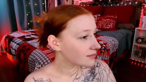 Ayla hill online show from December 3, 10:23 pm