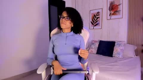 Ayleen online show from November 19, 1:00 pm