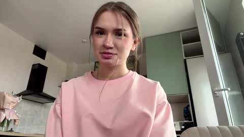 Lily online show from June 8, 9:32 am
