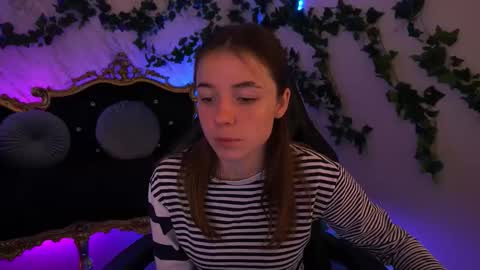 Snapshot of babe_dollie chatting on October 21, 7:12 am Babe online show from October 21, 7:12 am