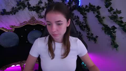 Snapshot of babe_dollie chatting on October 9, 7:56 am Babe online show from October 9, 7:56 am