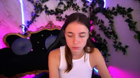 Snapshot of babe_dollie chatting on September 22, 7:40 am Babe online show from September 22, 7:40 am