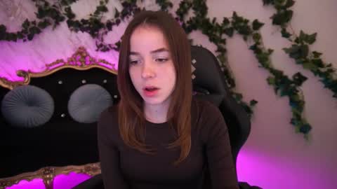 Snapshot of babe_dollie chatting on October 15, 6:49 am Babe online show from October 15, 6:49 am
