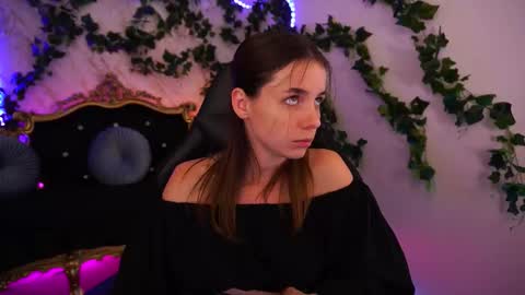 Snapshot of babe_dollie chatting on September 12, 8:01 am Babe online show from September 12, 8:01 am