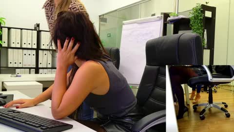 Snapshot of babesgowild chatting on September 30, 5:13 am Olivia and Lexi online show from September 30, 5:13 am