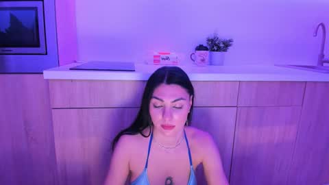 baby_ava_ online show from December 19, 9:29 pm