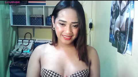 cassandra online show from February 7, 8:33 am