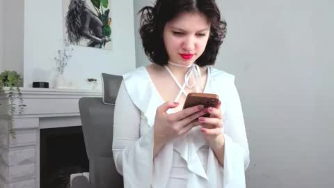 Evalena maybe just Eva online show from March 8, 5:11 am