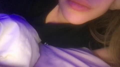 babyhoney333 online show from December 23, 7:01 am