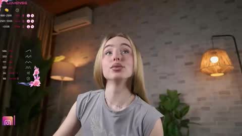 BabyyyLuna online show from March 1, 2:55 am