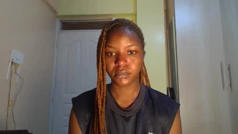 Snapshot of baddie_dee chatting on October 24, 9:05 am baddie_dee online show from October 24, 9:05 am
