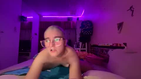 baddieprettypussy online show from April 18, 8:53 pm