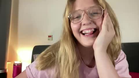 Snapshot of barbiegirl966 chatting on January 5, 8:42 pm barbiegirl966 online show from January 5, 8:42 pm