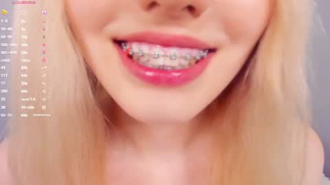 Mia online show from June 9, 2:27 pm