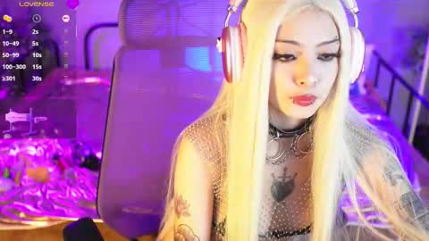 Snapshot of bayonetta_doll chatting on October 6, 9:19 pm BAYONETTA DOLL online show from October 6, 9:19 pm