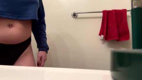 bbygirl520 online show from December 31, 10:45 pm