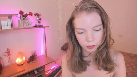 Snapshot of beautyeliise chatting on October 3, 2:00 pm Eliise online show from October 3, 2:00 pm