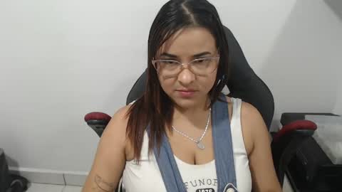 beautyykarol online show from May 1, 9:51 pm