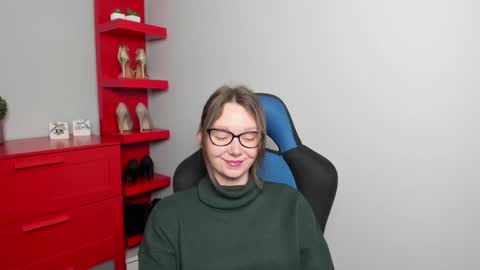 Zoe online show from November 12, 6:44 am