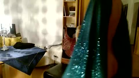 Snapshot of bebacksooon chatting on March 8, 7:51 pm Raluca online show from March 8, 7:51 pm