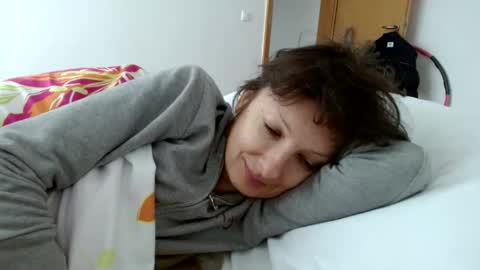 Snapshot of bebacksooon chatting on January 13, 11:08 am Raluca online show from January 13, 11:08 am
