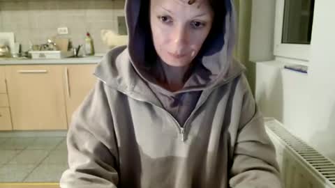 Snapshot of bebacksooon chatting on October 17, 6:33 pm Raluca online show from October 17, 6:33 pm
