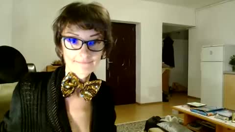 Snapshot of bebacksooon chatting on December 18, 7:19 pm Raluca online show from December 18, 7:19 pm