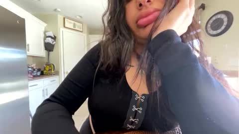 Snapshot of bebesitaa21 chatting on October 27, 8:36 pm Angelique online show from October 27, 8:36 pm